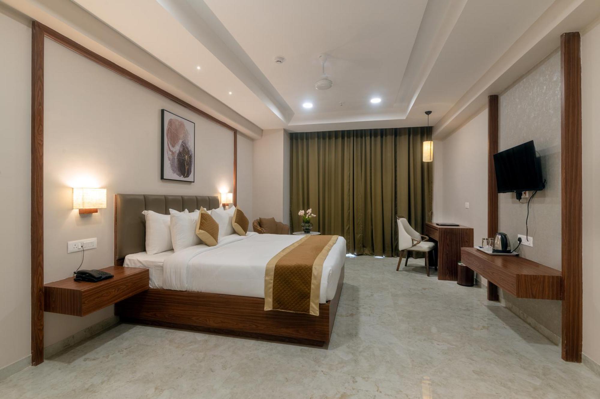 Vits Satyajeet Karad Hotel Екстериор снимка