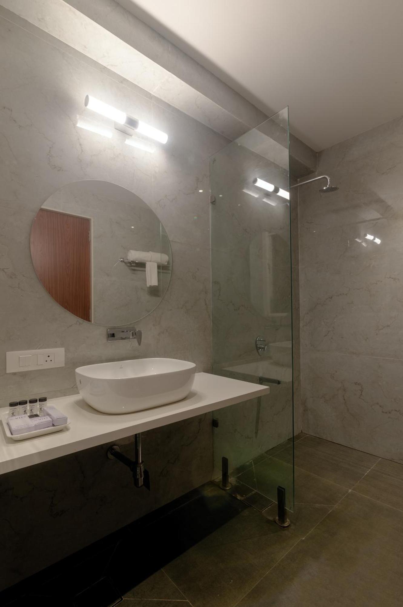Vits Satyajeet Karad Hotel Екстериор снимка
