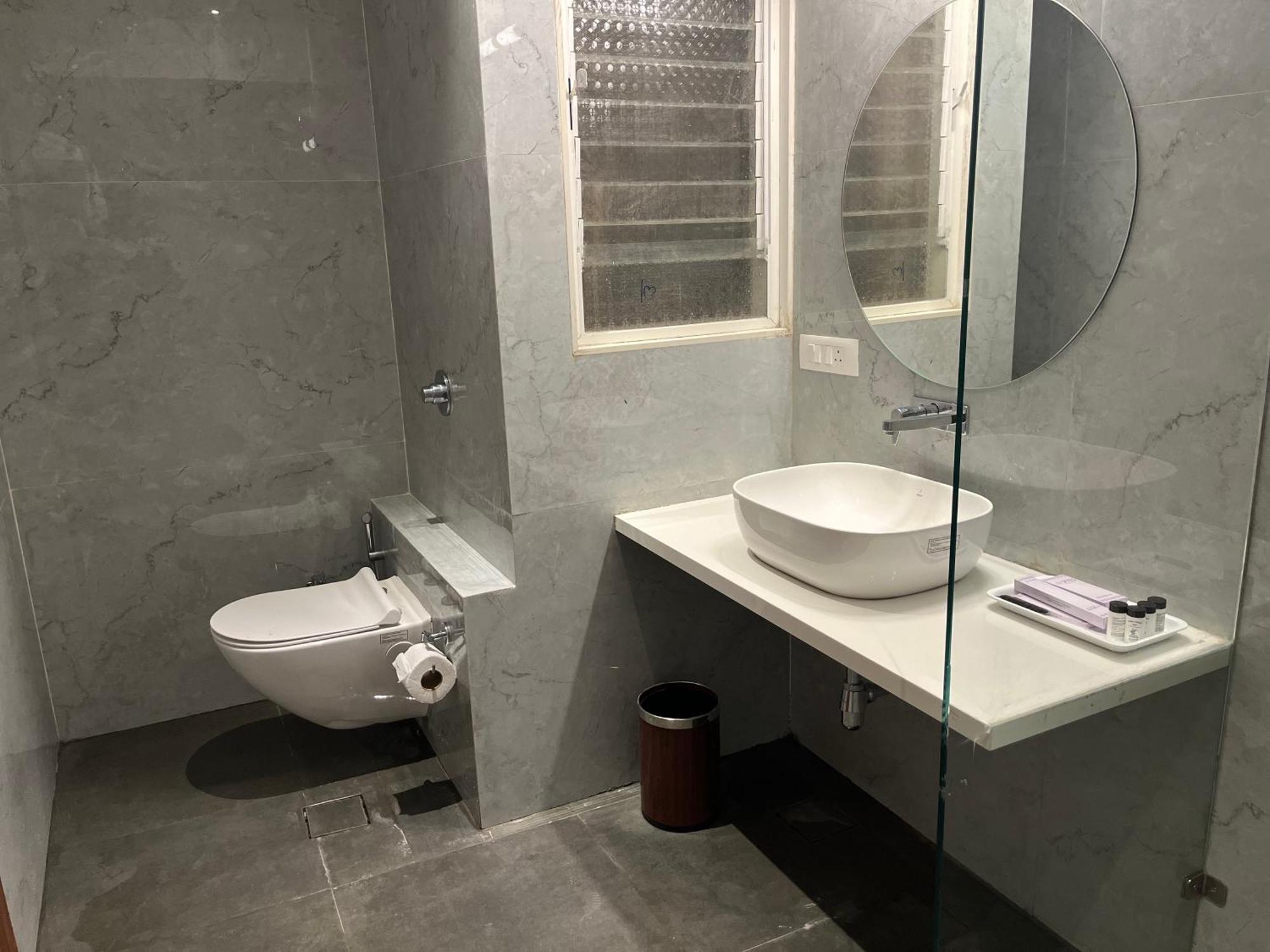 Vits Satyajeet Karad Hotel Екстериор снимка