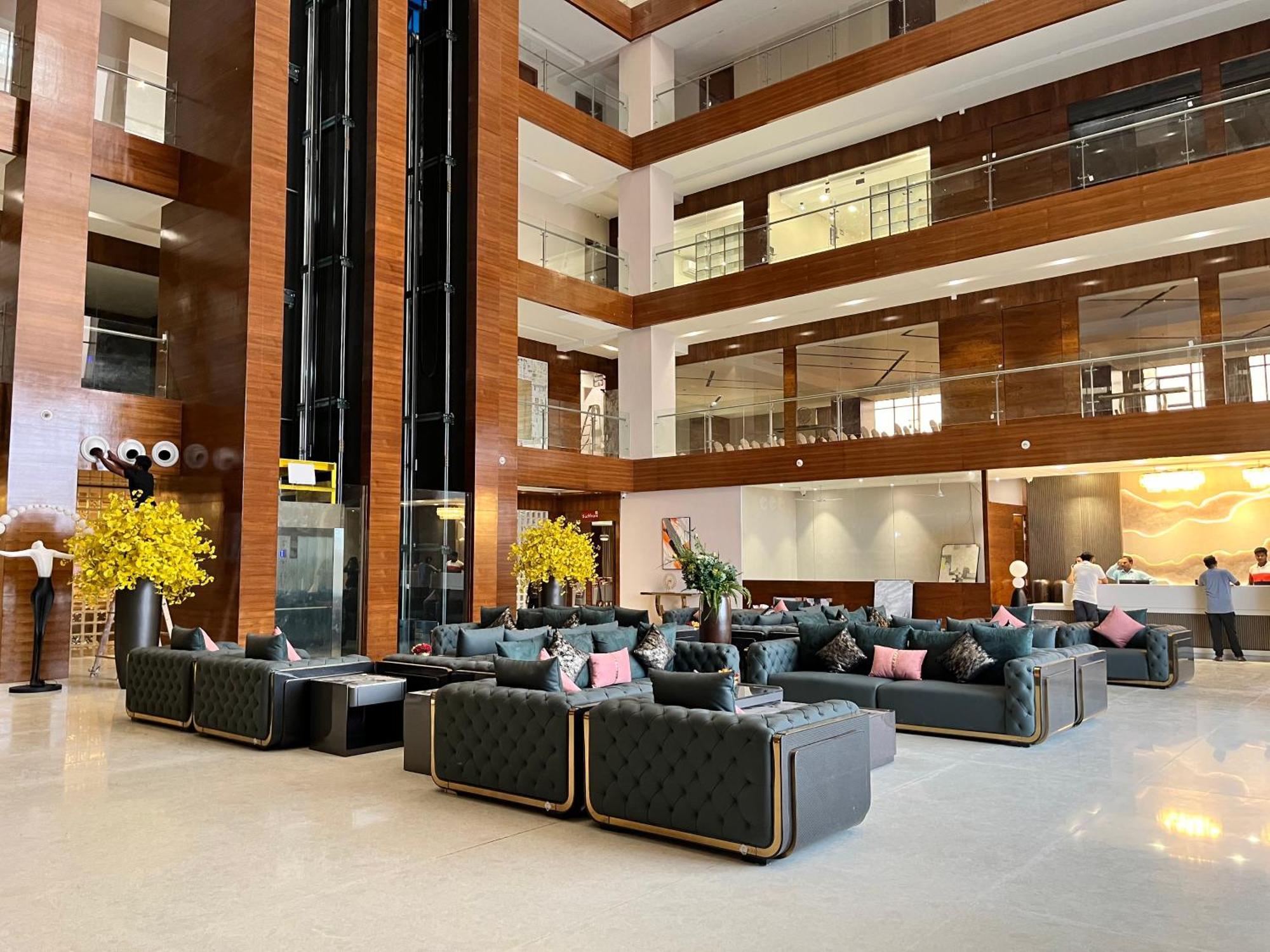 Vits Satyajeet Karad Hotel Екстериор снимка