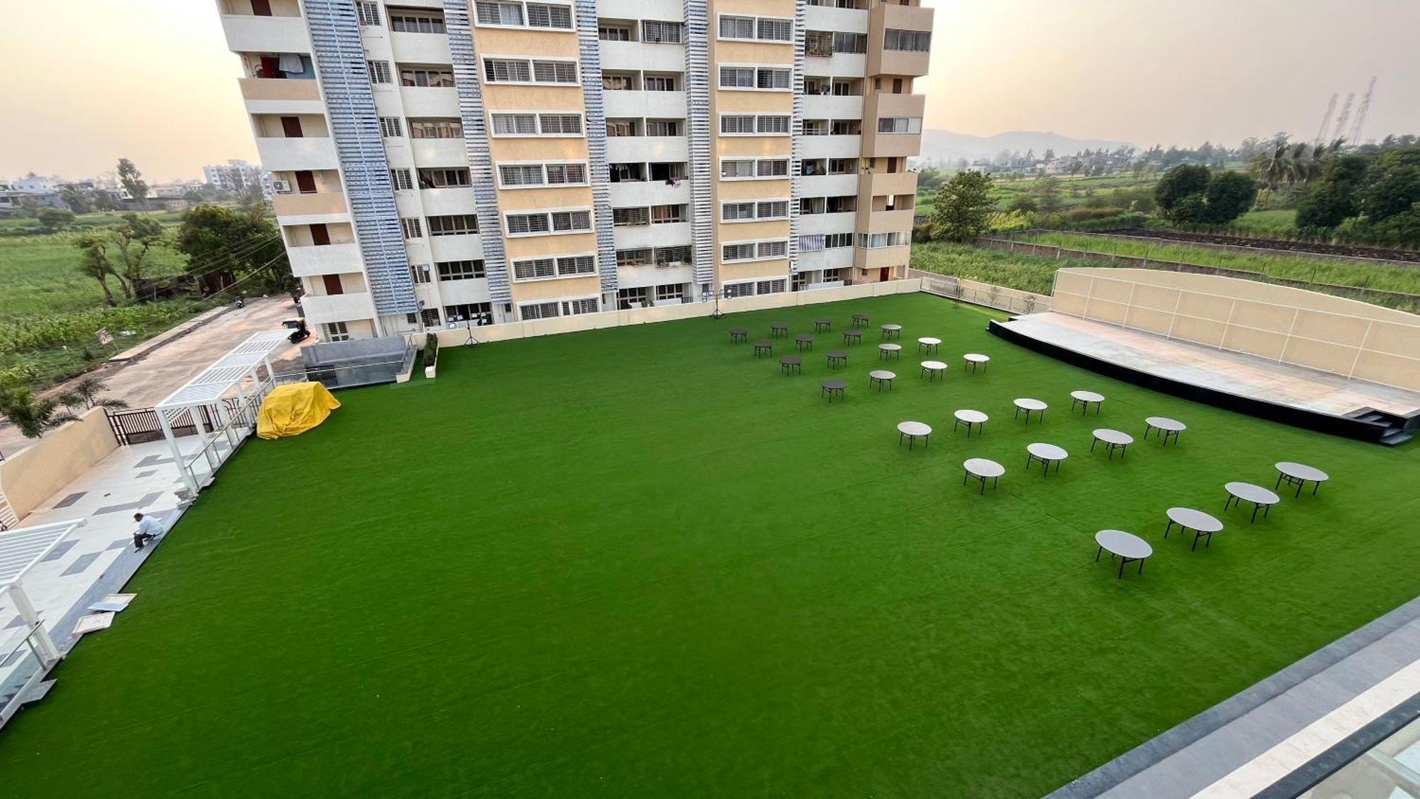 Vits Satyajeet Karad Hotel Екстериор снимка