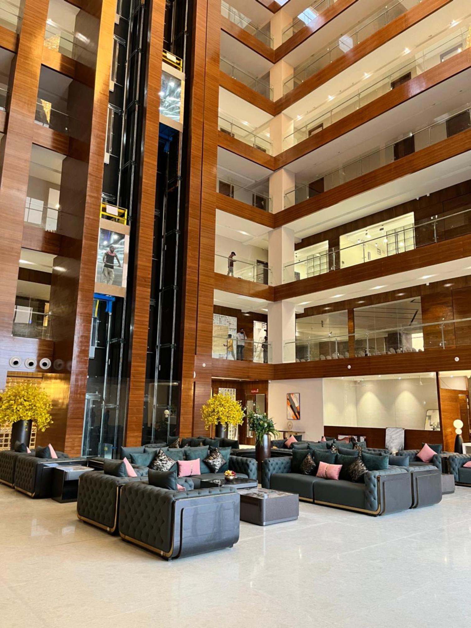 Vits Satyajeet Karad Hotel Екстериор снимка
